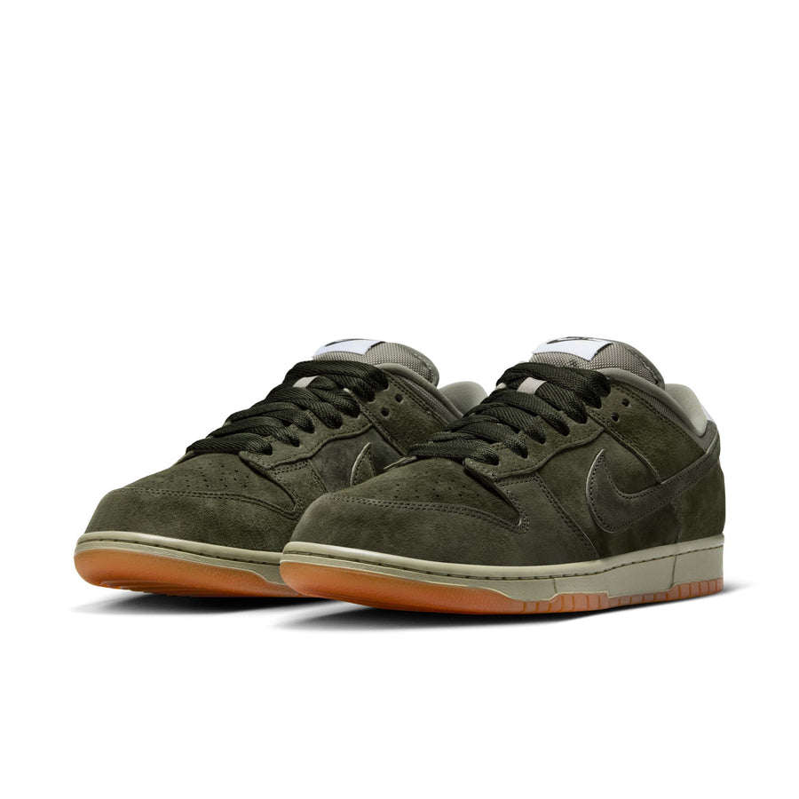 dark green nike sb dunk low pro b sequia skateboard shoe with grey and gum sole