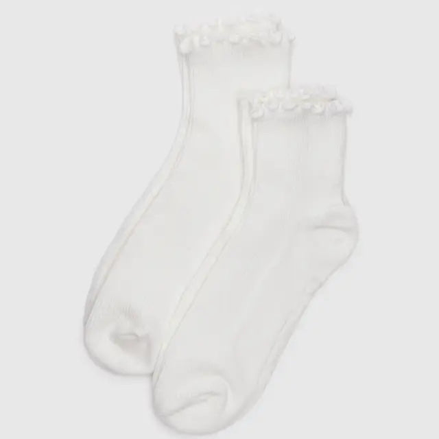 White baggu lettuce edge 2-pack ankle socks with pearl details on a light gray background