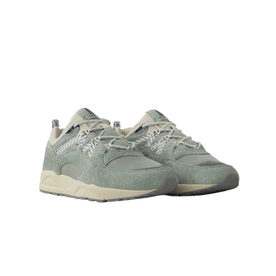 Green karhu legends fusion 2.0 men's sneaker with beige sole on a white background