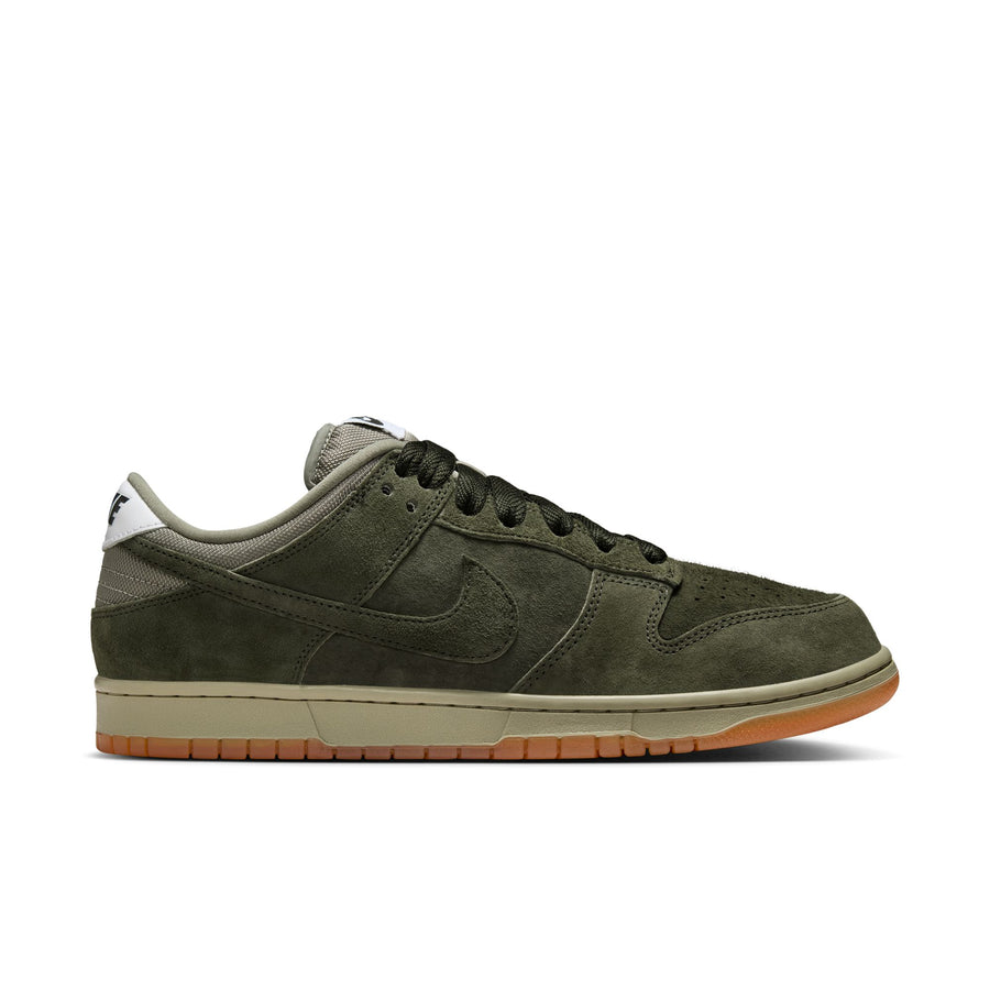 dark green nike sb dunk low pro b sequia skateboard shoe with grey and gum sole