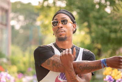 Frosted Sandstone - Jet Black Lens Polarized - Essentials