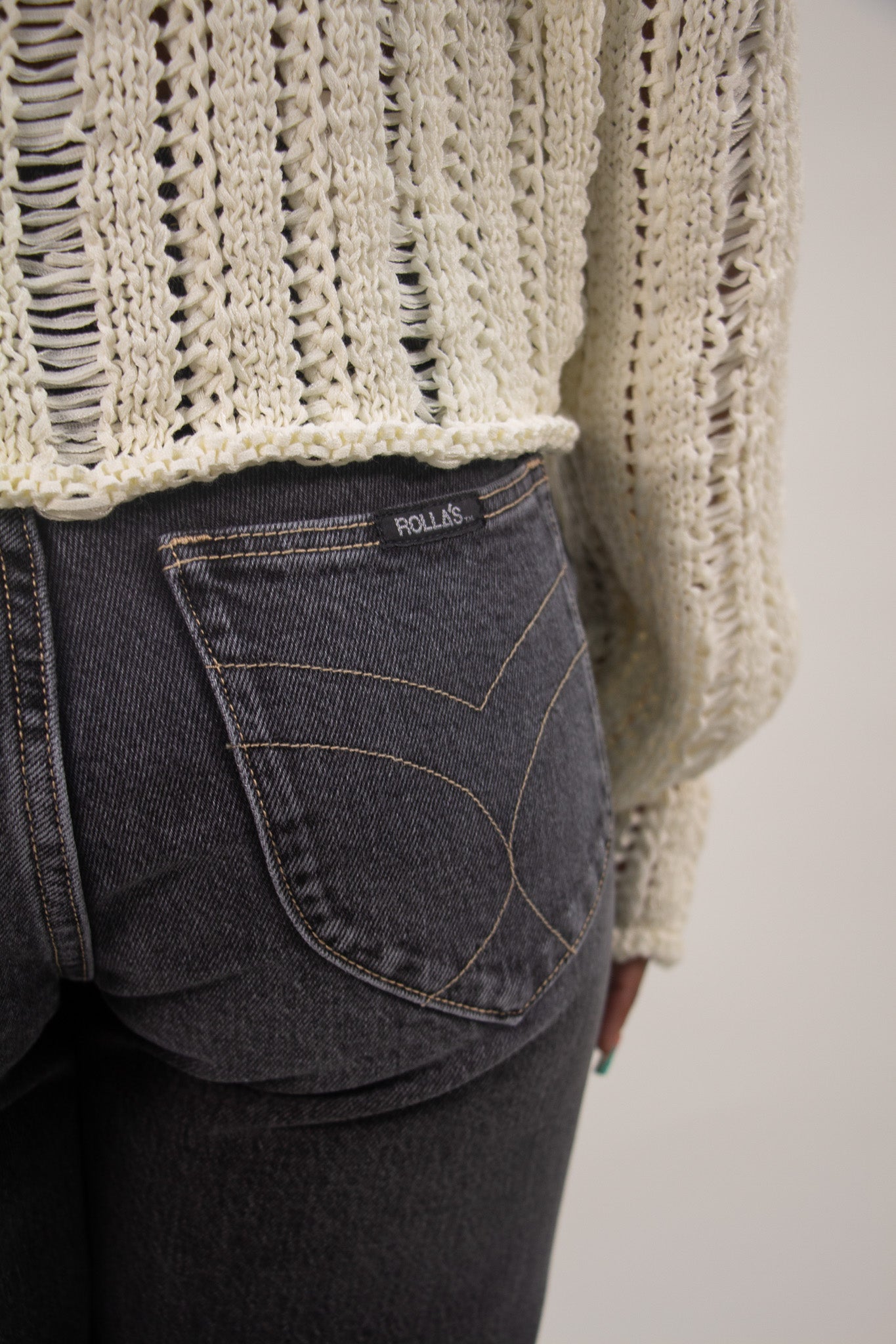 women's rollas high-rise, relaxed fit jean with a crop flare hem in vintage black