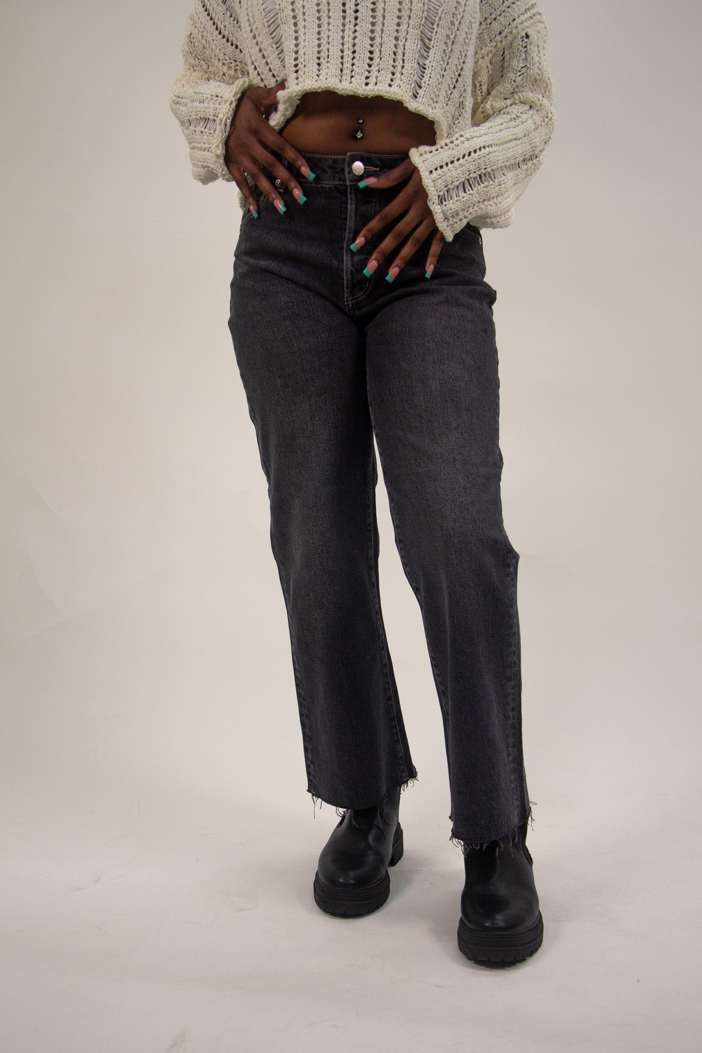 women's rollas high-rise, relaxed fit jean with a crop flare hem in vintage black