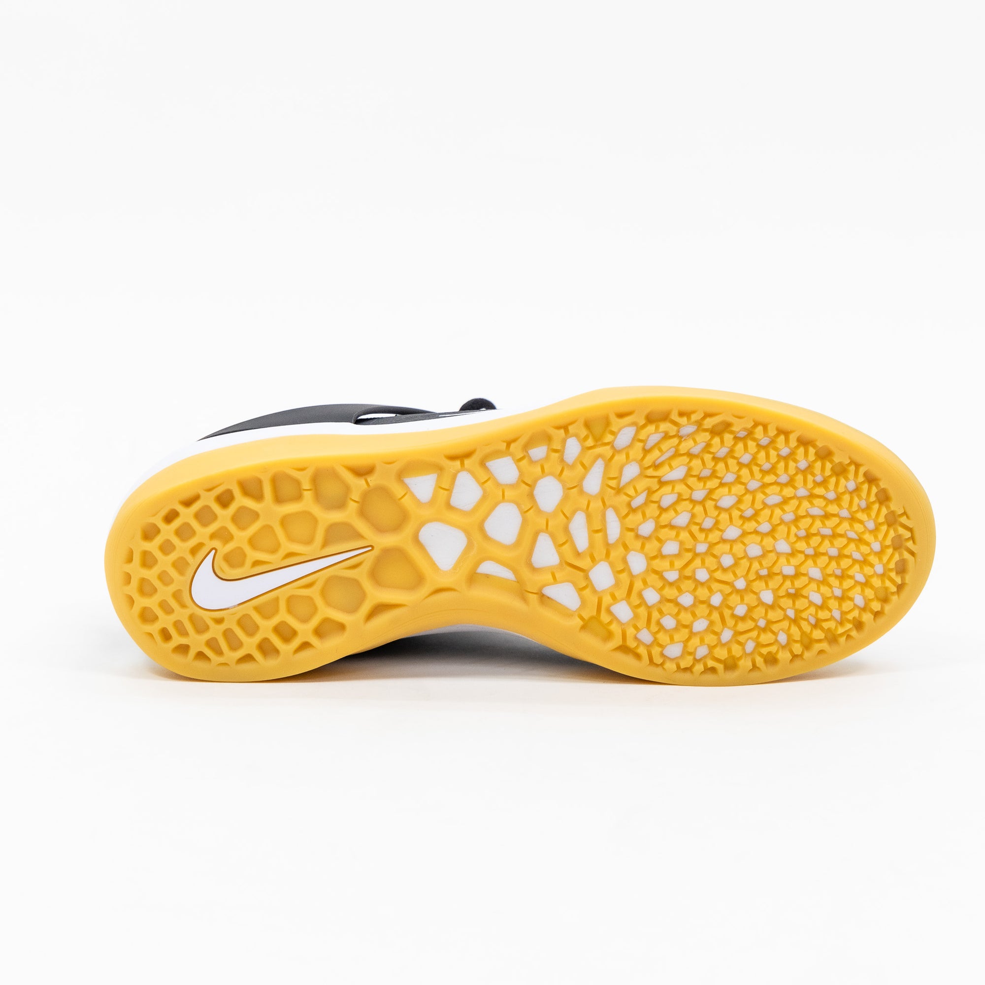 black nike sb nyjah houston skate shoe with gum sole