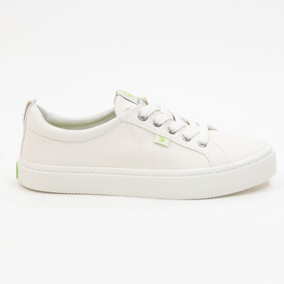 white cariuma women's shoe