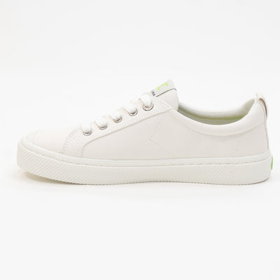 white cariuma women's shoe