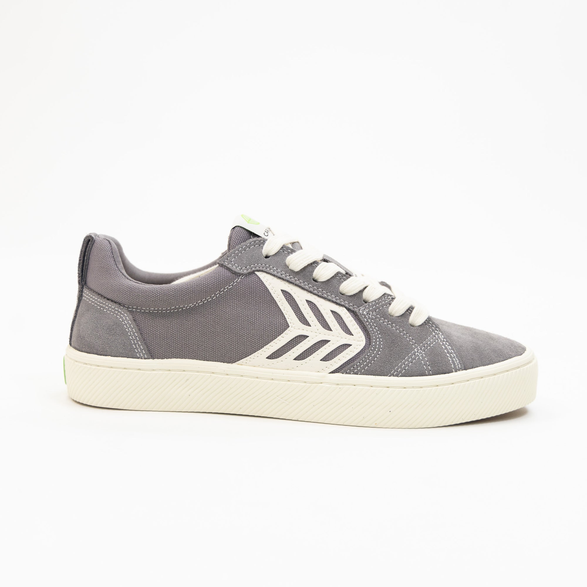 grey cariuma men's skate shoe