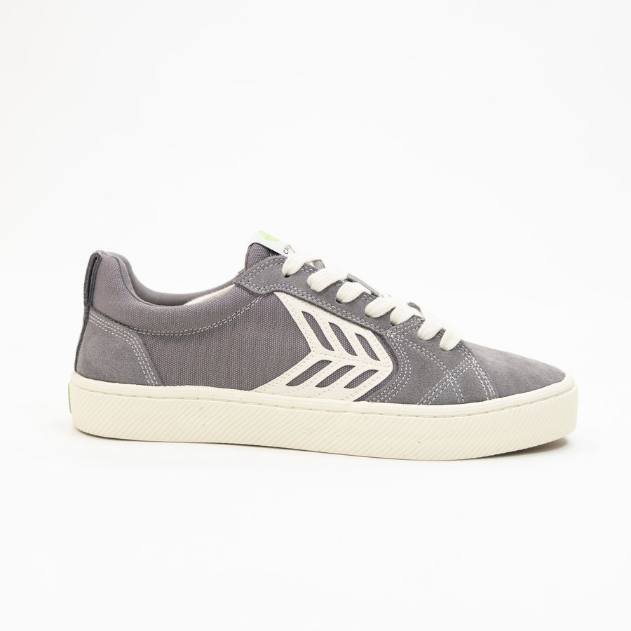 grey cariuma men's skate shoe