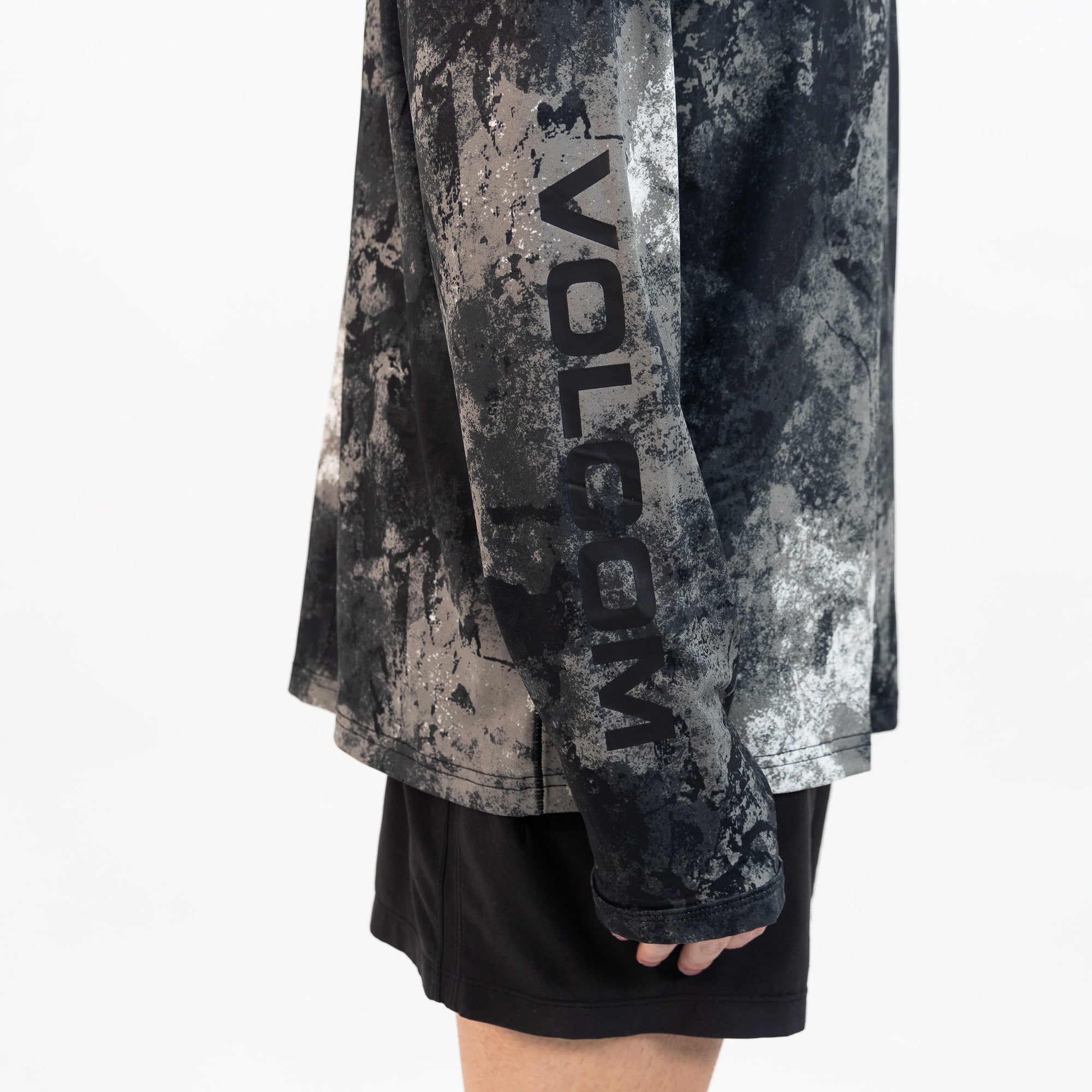 black and white tie dye volcom men's surf essentials hooded shirt