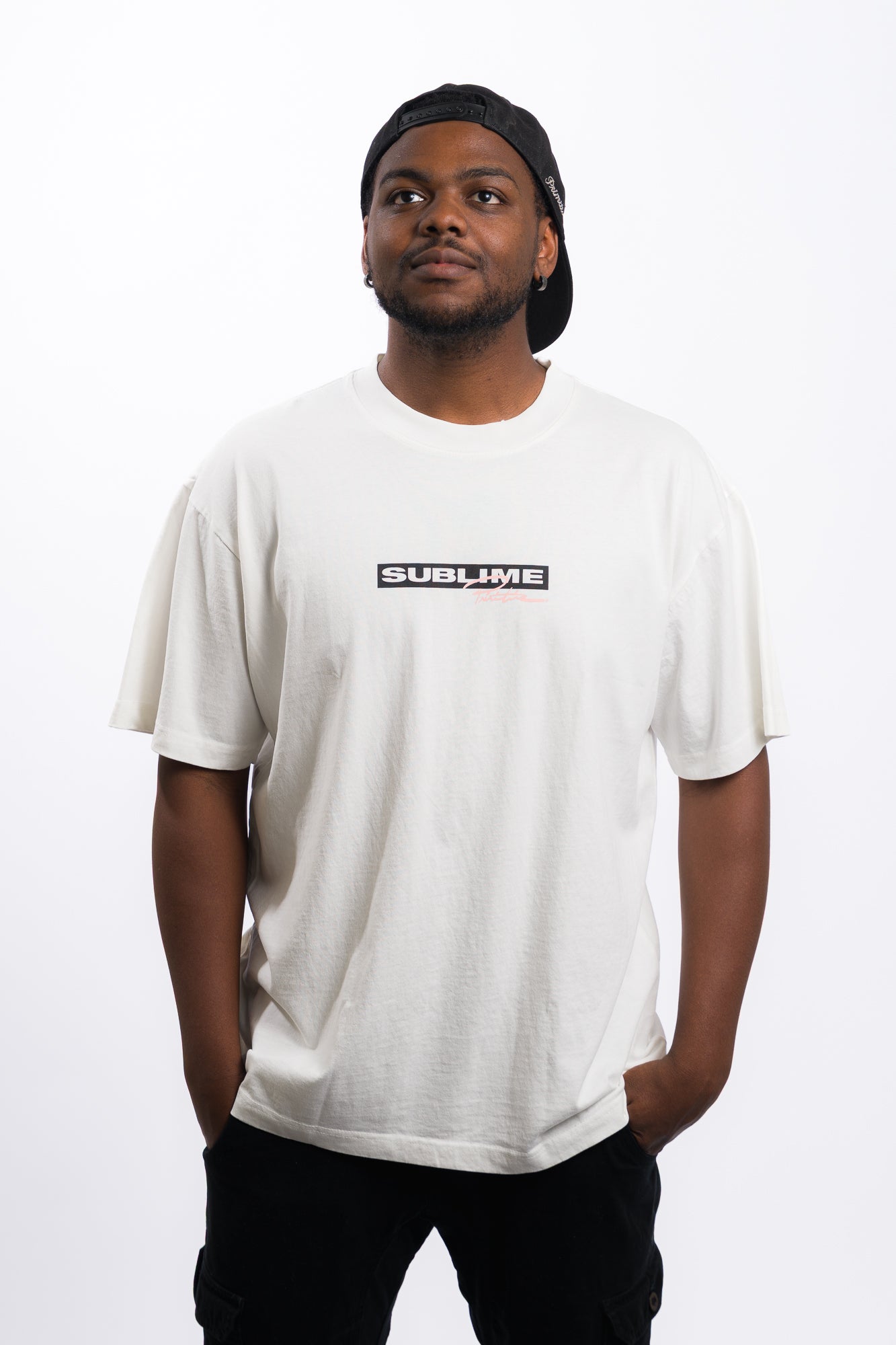 ★Primitive x Sublime Arise Tシャツ関税込★ Primitive x Sublime Arise White T-Shirt | Zumiez