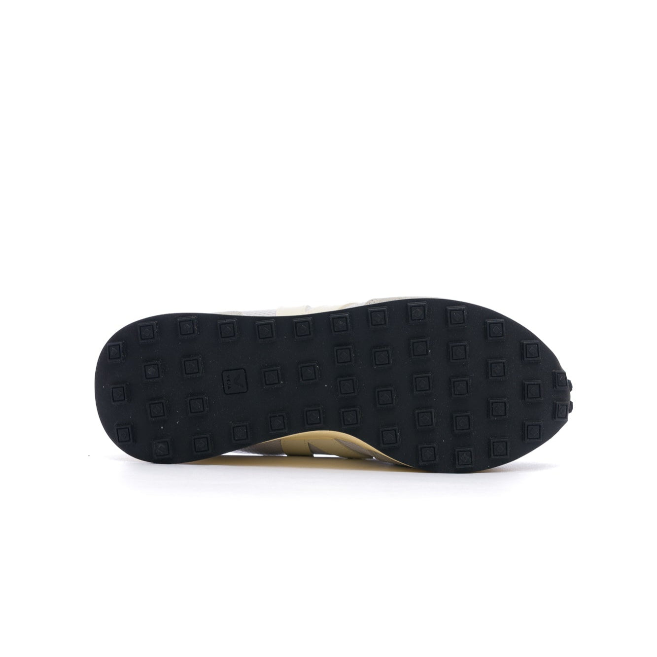 grey veja women's rio branco alveomesh with red detail, off white V and sole