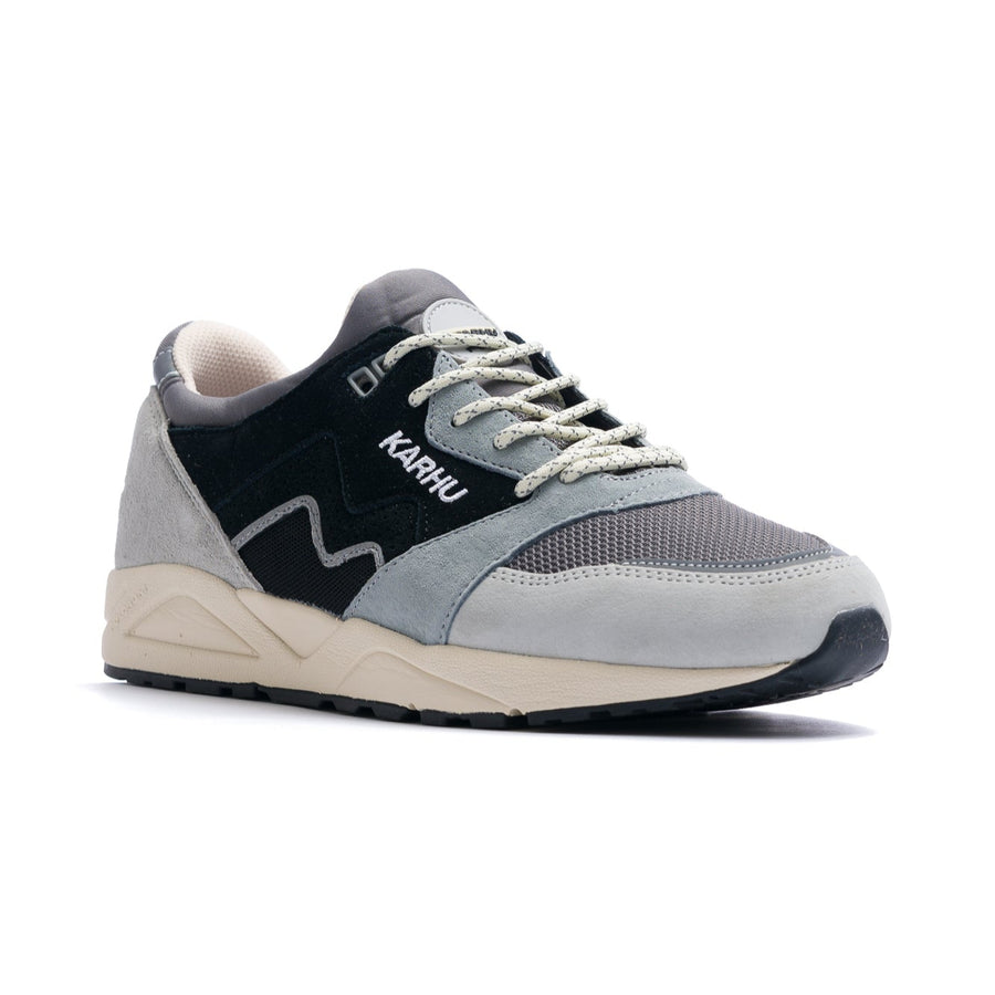 grey and black men's karhu aria 95 comfort shoe with off white sole