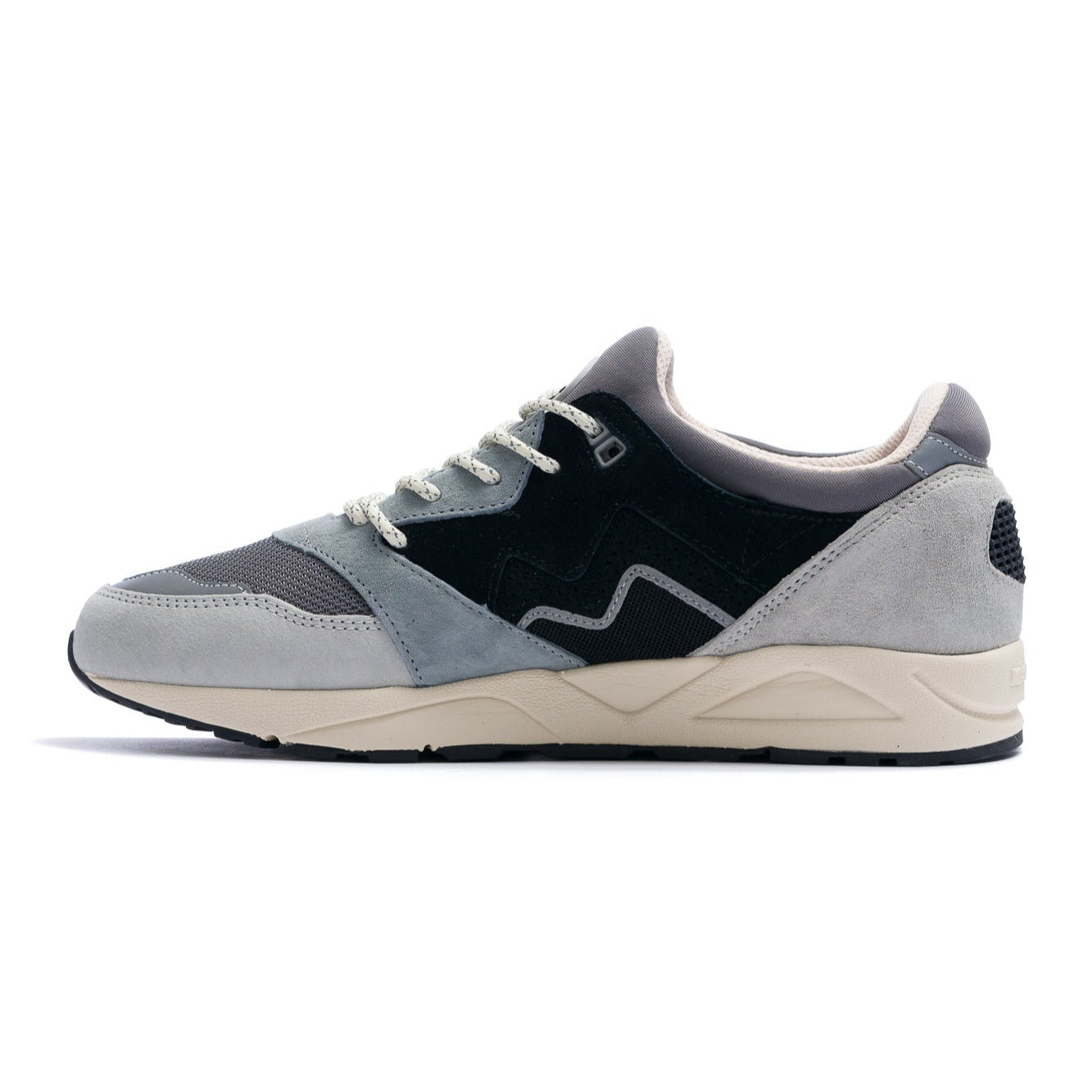 grey and black men's karhu aria 95 comfort shoe with off white sole