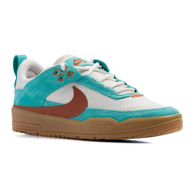 blue green and white nike sb kids day one skate shoe with gum sole and red swoosh