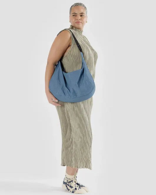 blue nylon large crescent baggu bag