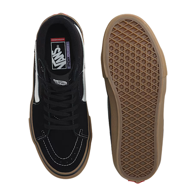 Vans skate sk8-hi Black high-top sneakers with gum soles on a white background