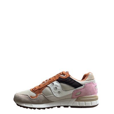women's Saucony shadow 5000 sneaker with orange, gray, and pink design on a white background