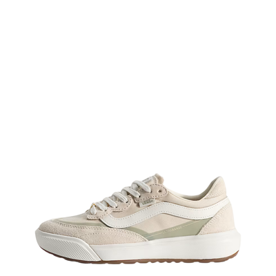 Beige vans ultrarange 2.0 se sneaker with white sole on a white background