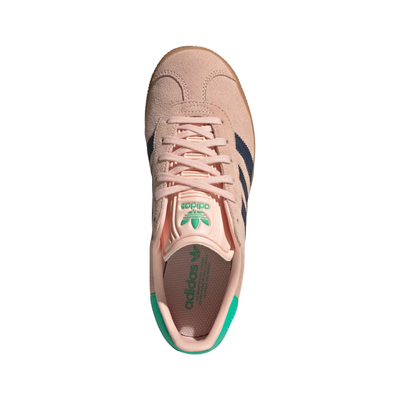 Pink Adidas Kids Juniors gazelle sneaker with green accents and three dark blue stripes on a white background