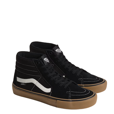 Vans skate sk8-hi Black high-top sneakers with gum soles on a white background
