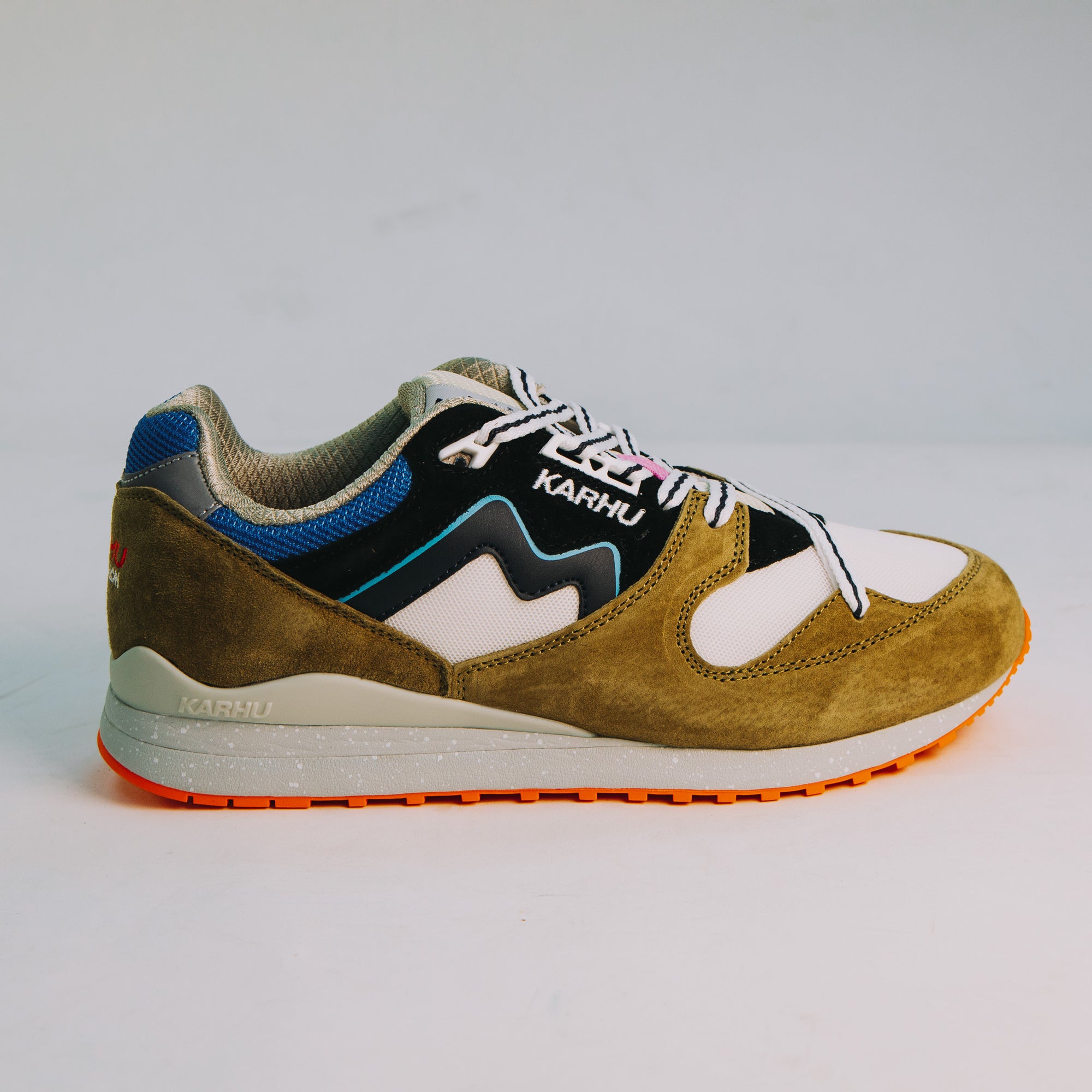 Karhu Aria 95 Trainers - Lily White / India Ink – The 5th Store